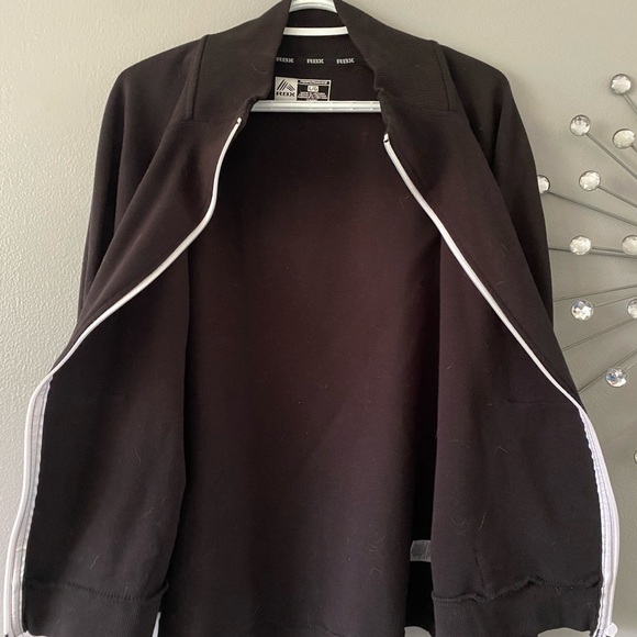 RBX | zippered sweater  with thumb holes. Large - Picture 7 of 11